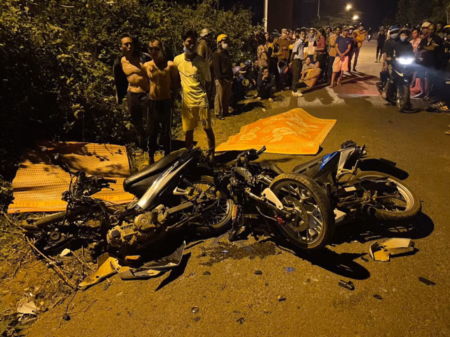 Vụ tai nạn giao thông giữa 2 xe máy làm 2 người chết xảy ra trên đường Nguyễn Bá Lại )xã Chư Á, TP. Pleiku) ngày 4-6. Ảnh Lê Hòa