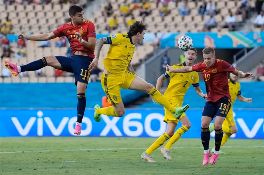  Thủ môn Robin Olsen xuất sắc cùng sự vô duyên của các chân sút Tây Ban Nha khiến trận đấu không thể có bàn thắng. Ảnh: UEFA