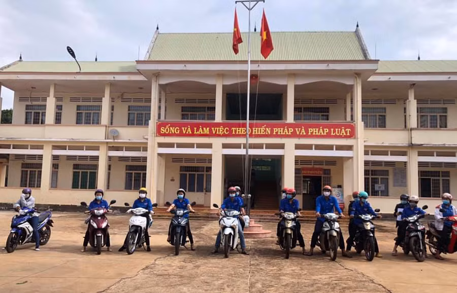  Quang cảnh lễ ra quân tuyên truyền lưu động. Ảnh: Hà Phương