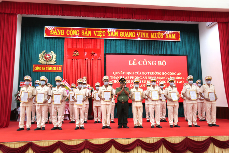  Phòng An ninh mạng và Phòng chống tội phạm sử dụng công nghệ cao được biên chế 3 đội công tác. Ảnh: Văn Ngọc