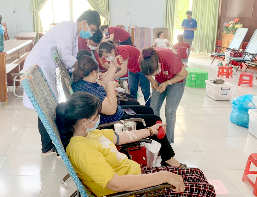 Nhờ làm tốt công tác tuyên truyền mà số lượng người tham gia hiến máu tình nguyện của huyện Phú Thiện luôn đạt và vượt chỉ tiêu đề ra. 