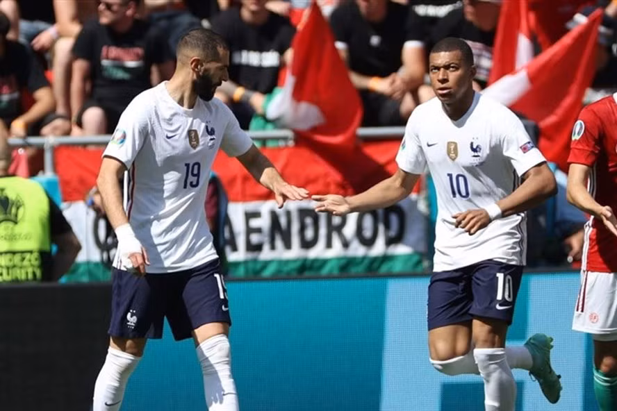 Benzema và Mbappe là những niềm hy vọng lớn của tuyển Pháp trước Thụy Sỹ. Ảnh: AFP.