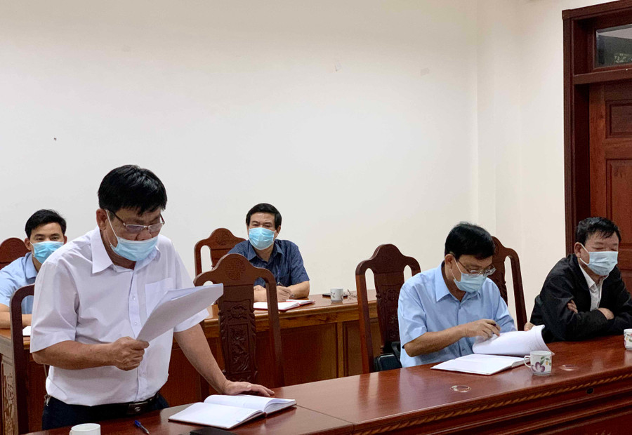 BÁc sĩ Hồ Ngọc Gia- Giám đốc Trung tâm Kiểm soát bệnh tật tỉnh thông tin về ca F0 mới ghi nhận tối 21-6. Ảnh Như Nguyện