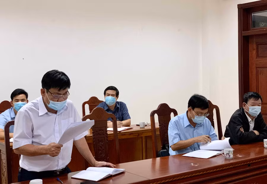 BÁc sĩ Hồ Ngọc Gia- Giám đốc Trung tâm Kiểm soát bệnh tật tỉnh thông tin về ca F0 mới ghi nhận tối 21-6. Ảnh Như Nguyện