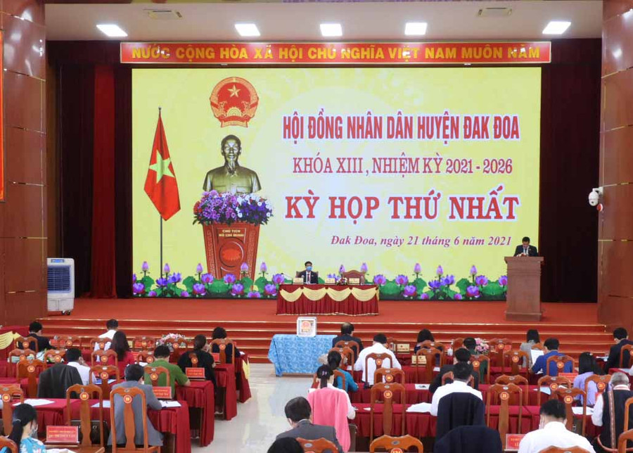 THANH NHẬT -Quang cảnh Kỳ họp thứ nhất HĐND huyện Đak Đoa khoá XIIIDSCN0277
