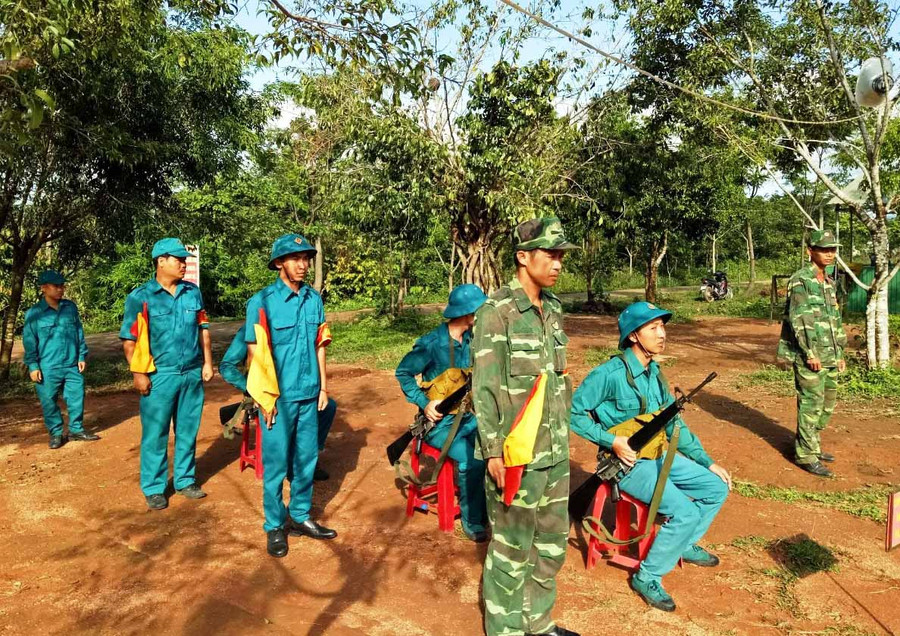 Lực lư Lớp huấn luyện lực lượng dân quân tự vệ huyện Mang Yang tổ chức vào tháng 3-2021. Ảnh: Vĩnh Hoàngợng Dân quân tự vệ huyện huấn luyện.jpg