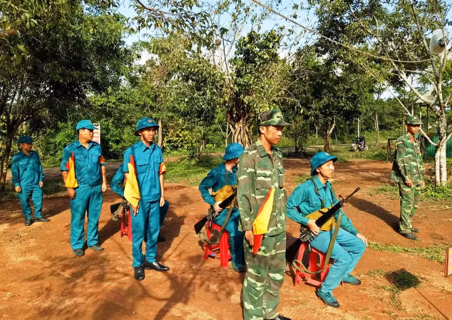 Lực lư Lớp huấn luyện lực lượng dân quân tự vệ huyện Mang Yang tổ chức vào tháng 3-2021. Ảnh: Vĩnh Hoàngợng Dân quân tự vệ huyện huấn luyện.jpg