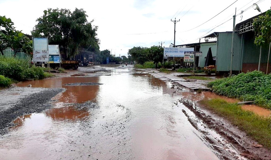 Đoạn đường ổ voi gần phía trước Trường Tiểu học Lê Quý Đôn (xã Ia O, huyện Ia Grai) sẽ được đầu tư cải tạo trong thời gian tới. Ảnh: Lê Hòa Đoạn đường ổ voi gần phía trước Trường Tiểu học Lê Quý Đôn (xã Ia O, huyện Ia Grai) sẽ được đầu tư cải tạo trong thời gian tới. Ảnh Lê Hòa