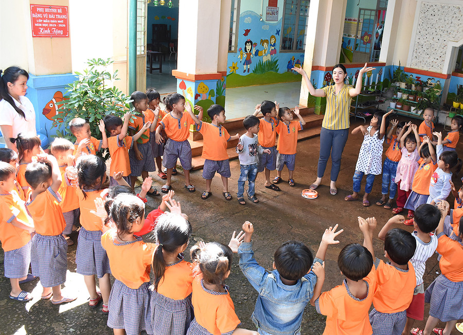 Phong trào khuyến học, khuyến tài trong vùng đồng bào dân tộc thiểu số góp phần nâng cao dân trí. Ảnh: Hồng Thi Phong trào khuyến học, khuyến tài trong vùng đồng bào dân tộc thiểu số góp phần nâng cao dân trí. Ảnh: Hồng Thi