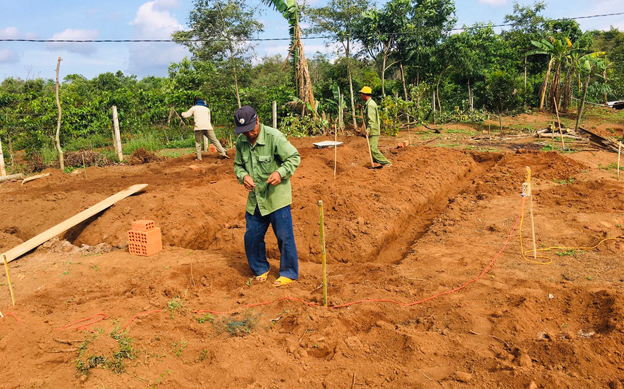 Khởi công xây nhà “Mái ấm công đoàn" cho gia đình anh Nguyễn Bá Tuấn. Ảnh: Hà Phương Khởi công xây nhà “Mái ấm công đoàn cho gia đình anh Nguyễn Bá Tuấn. Ảnh: Hà Phương