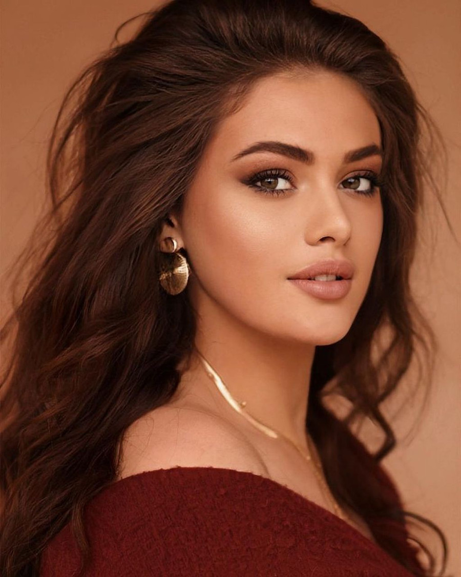 Maya Albert gây thương nhớ với mái tóc nâu bồng bềnh và mang vẻ đẹp nồng nàn, quyến rũ. Đôi mắt to cuốn hút cùng bờ môi đầy đặn, gợi cảm trở thành điểm nhấn trên gương mặt mỹ nhân 9X. ẢNH: INSTAGRAM NV