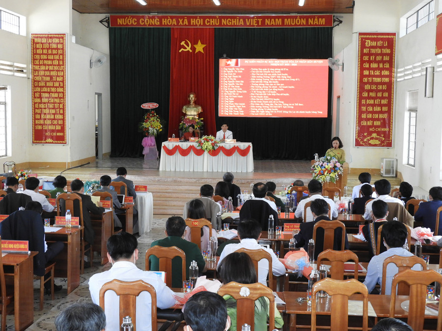 Quang cảnh kỳ họp. Ảnh: Thanh Nhật  Quang cảnh Kỳ họp thứ nhất HĐND huyện Mang Yang khóa V. Ảnh: Thanh Nhật