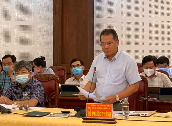 Đồng chí Hồ Phước Thành-Giám đốc Sở Kế hoạch và Đầu tư báo cáo tóm tắt bảng xếp hạng DDCI và PCI năm 2020