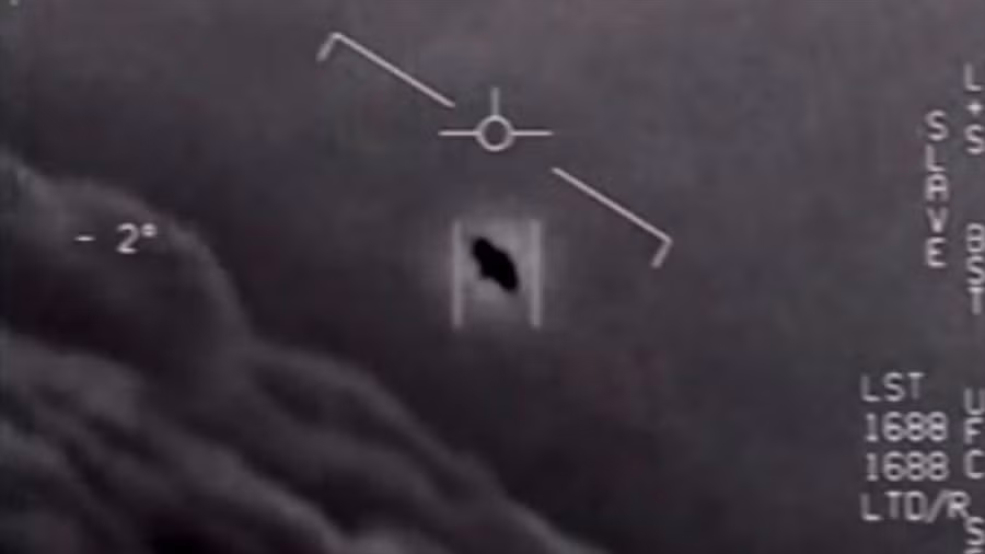  Hình ảnh về UFO được Hải quân Mỹ công bố ngày 28.4.2020. Ảnh: AFP