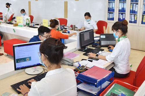 Gửi tiết kiệm là kênh đầu tư an toàn cho những người có tiền nhàn rỗi Ảnh: TẤN THẠNH Gửi tiết kiệm là kênh đầu tư an toàn cho những người có tiền nhàn rỗi Ảnh: TẤN THẠNH