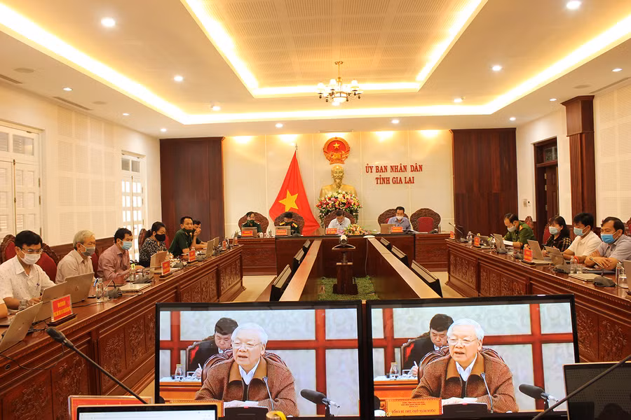 Quang cảnh cuộc họp tại đầu cầu Gia Lai. Ảnh: Nguyễn Diệp