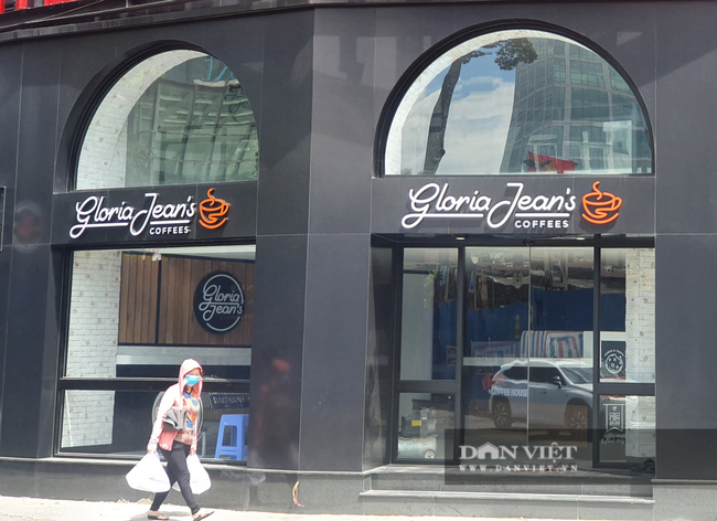 Cửa hàng Gloria Jean's Coffees do Tập đoàn Nova quản lý chờ ngày khai trương tại TP.HCM. Ảnh: Hồng Phúc. Cửa hàng Gloria Jean's Coffees do Tập đoàn Nova quản lý chờ ngày khai trương tại TP.HCM. Ảnh: Hồng Phúc.