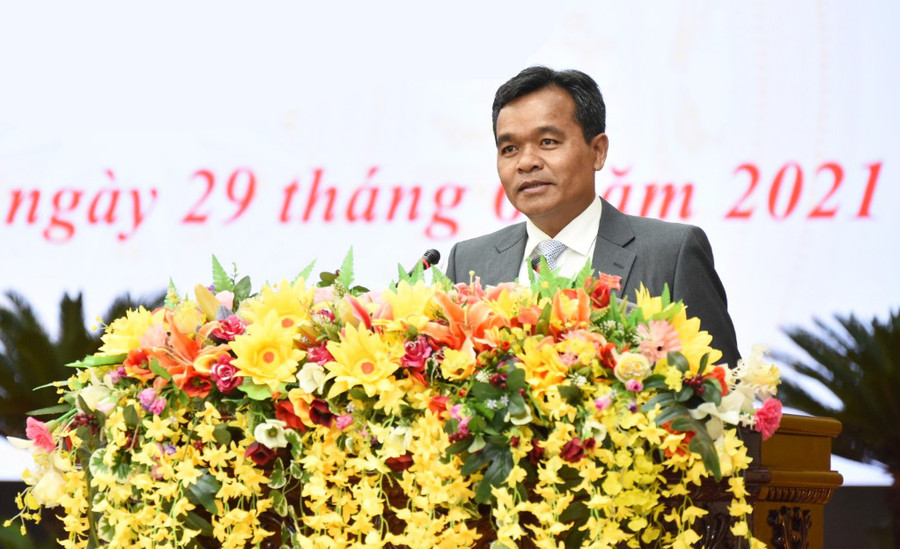 Chủ tịch HĐND tỉnh Hồ Văn Niên phát biểu bế mạc kỳ họp thứ nhất HĐND tỉnh khóa XII (nhiệm kỳ 2021-2026). Ảnh: Đức Thụy Bí thư Tỉnh ủy, Chủ tịch HĐND tỉnh khóa XII Hồ Văn Niên phát biểu bế mạc kỳ họp thứ nhất HĐND tỉnh khóa XII (nhiệm kỳ 2021-2026). Ảnh: Đức Thụy