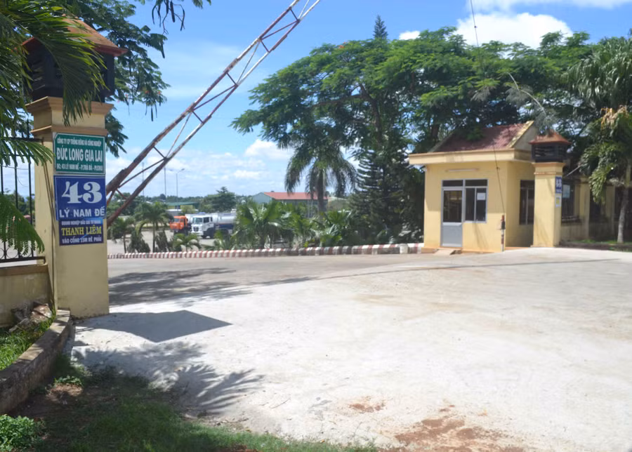 Tường rào Bến xe tải Đức Long Gia Lai mới được xây lại. Ảnh: Hoàng Minh