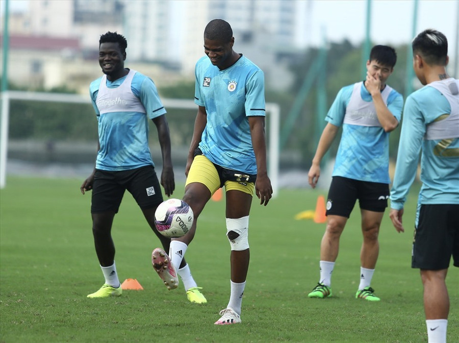 Câu lạc bộ Hà Nội tập trung hướng đến V.League 2021. Ảnh: Hoài Thu