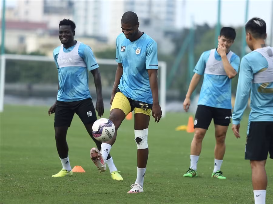 Câu lạc bộ Hà Nội tập trung hướng đến V.League 2021. Ảnh: Hoài Thu