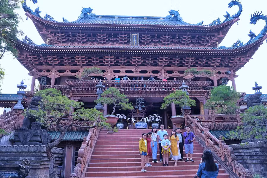 Chùa Minh Thành hấp dẫn du khách bởi sự kết hợp tinh tế kiến trúc văn hóa Phật giáo phương Đông (ảnh chụp năm 2019). Ảnh: Hoàng Ngọc