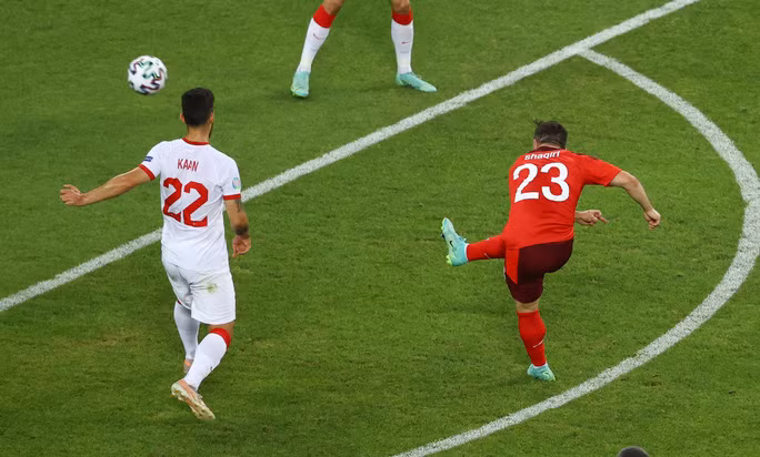 Xherdan Shaqiri lập 