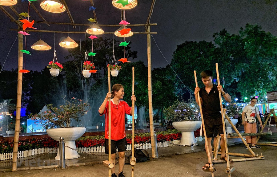 Hà Nội về đêm khi dịch bệnh chưa bùng phát. (Ảnh: Mai Mai/Vietnam+)