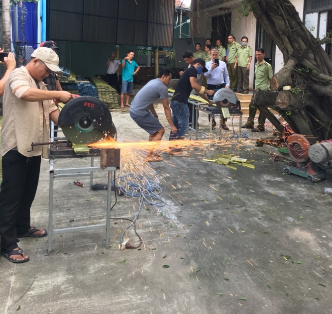 Cơ sở kinh doanh trần thạch cao của ông Nguyễn Đức Hiền