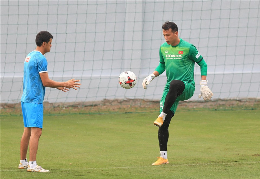Thủ môn Tấn Trường có thể là phương án thay thế của thầy Park khi Văn Lâm vắng mặt. Ảnh: Hoài Thu