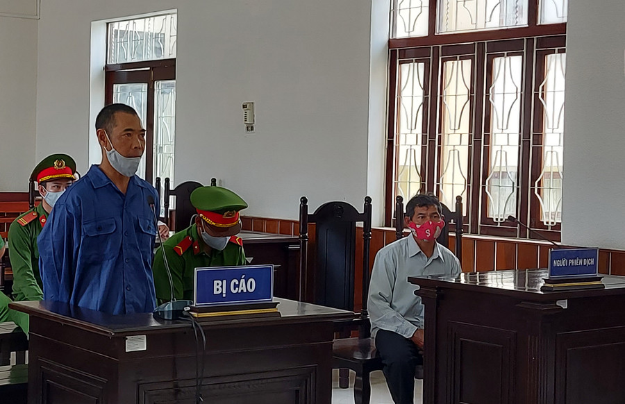 Bị cáo Thao Póc và Thao Say tại phiên tòa. Ảnh: BN  Bị cáo Thao Póc và Thao Say tại phiên tòa. Ảnh: BN