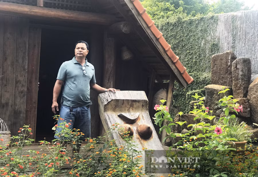 Cầu thang lên nhà sàn của người Ê Đê. Ảnh: Duy Hậu.