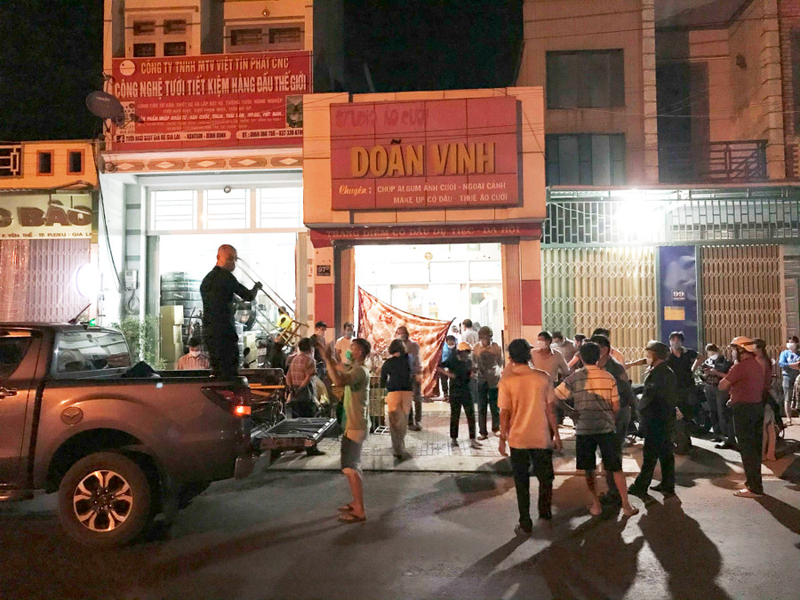 Gia đình đang tổ chức tang lễ cho cháu Trang. Ảnh: Văn Ngọc Gia đình đang tổ chức tang lễ cho cháu Trang. Ảnh: Văn Ngọc