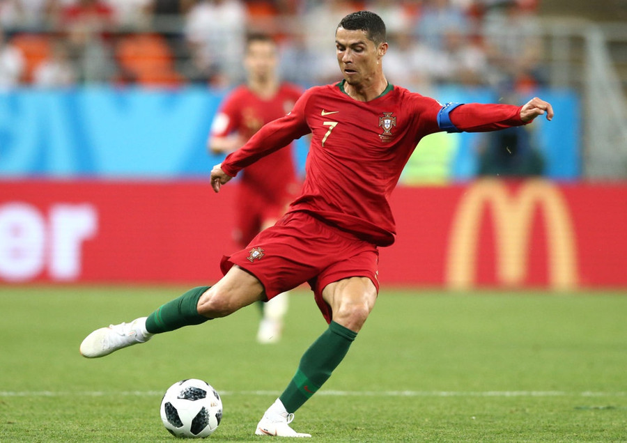 Cristiano Ronaldo dẫn dắt hàng công. Ảnh: AFP