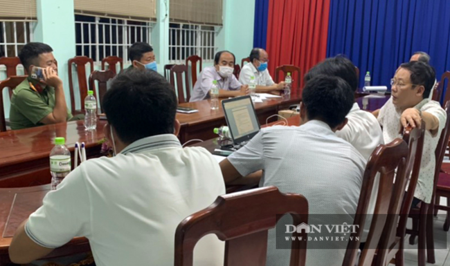 Ngành chức năng họp khẩn trong đêm, điều tra dịch tễ liên quan ca nghi mắc Covid-19 (Ảnh: Nha Mẫn)