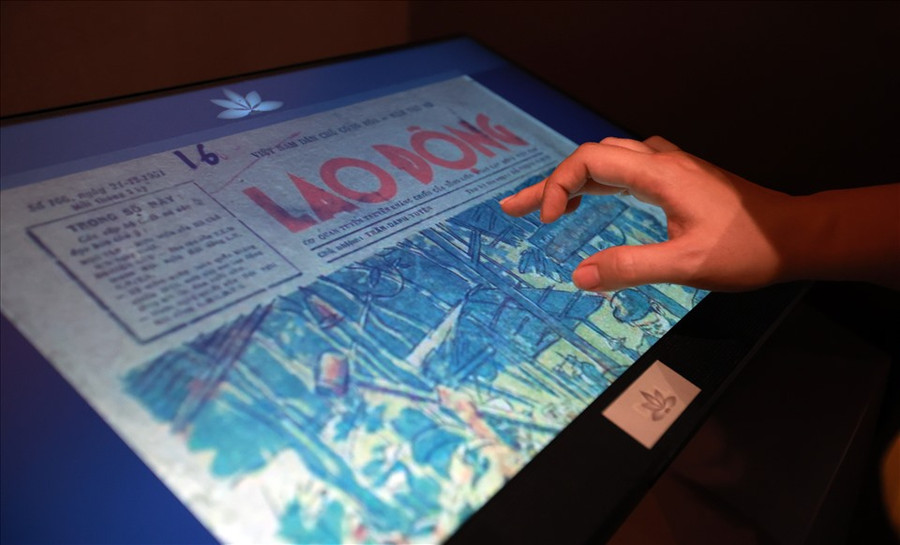 Hình ảnh bản in của Báo Lao Động trưng bày tại Bảng tàng Báo chí Việt Nam.