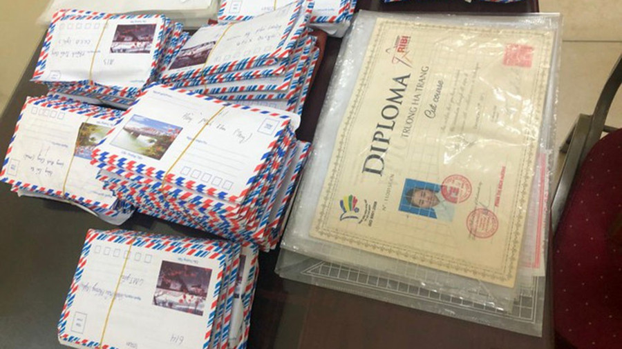  Các tài liệu bị thu giữ trong vụ án - Ảnh Diệu Linh