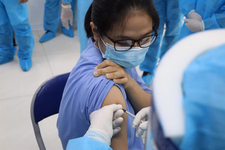 Các doanh nghiệp tư nhân đã đóng góp hàng triệu liều vaccine cho Quỹ Vaccine Covid-19. Các doanh nghiệp tư nhân đã đóng góp hàng triệu liều vaccine cho Quỹ Vaccine Covid-19.