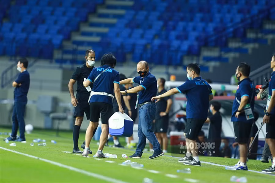  2 Ông Park sẽ bị cấm chỉ đạo trận gặp UAE. Ảnh: Trung Thu