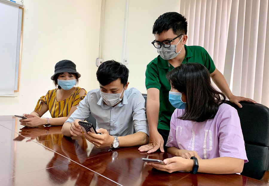 Tính đến cuối tháng 5-2021, Gia Lai có trên 33.200 người đăng ký cài đặt sử dụng ứng dựng VssID-BHXH số. Ảnh: Như Nguyện