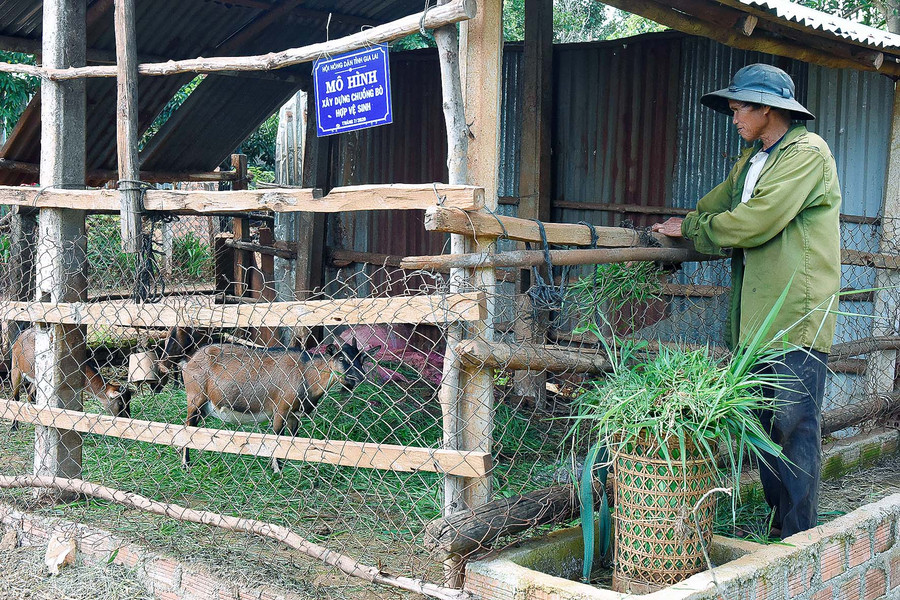 7.Năm 2020, Hội Nông dân tỉnh triển khai xây dựng chuồng bò hợp vệ sinh cho 26 hộ ở làng Hreng với tổng kinh phí gần 100 triệu đồng. 