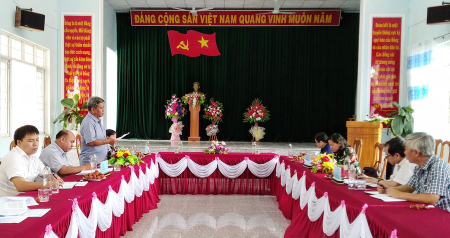  Đồng chí Hồ Văn Điềm, Chủ tịch Ủy ban MTTQ Việt Nam tỉnh phát biểu tại buổi làm việc. Ảnh: Lê Đại