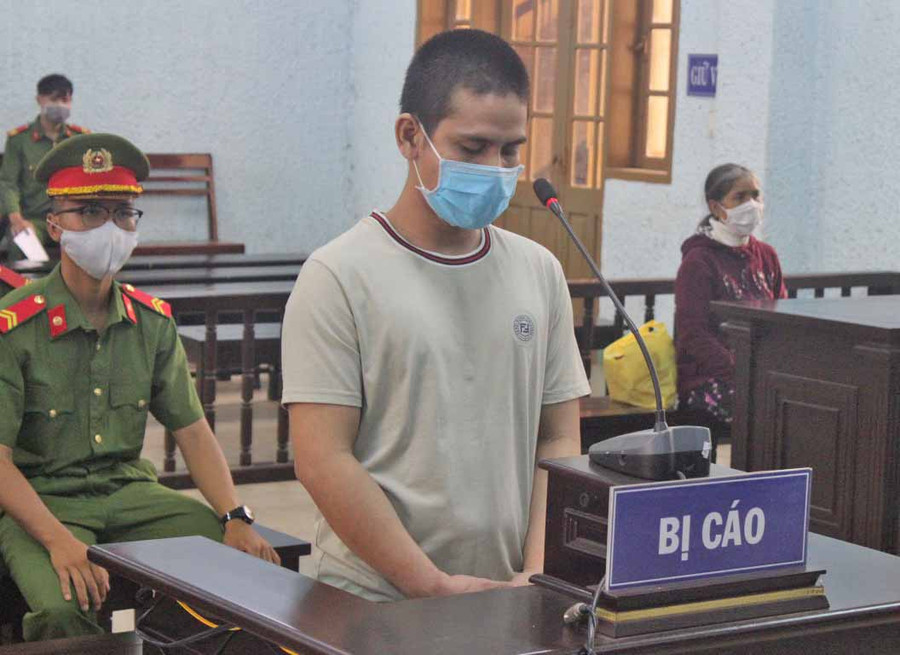 Bị cáo A Wung bị tuyên phạt mức án 17 năm tù. Ảnh: Lê Văn Ngọc