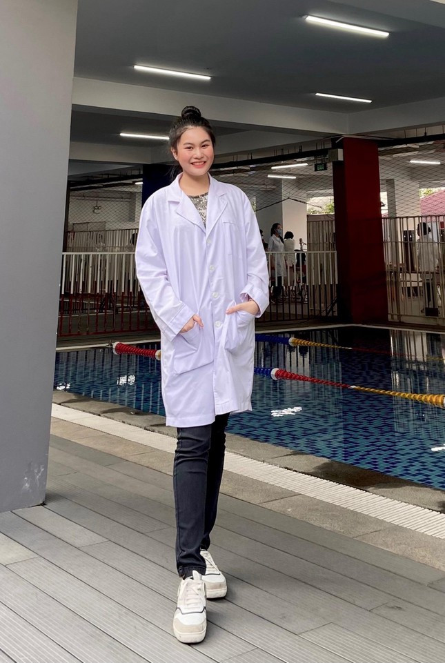  Trong tương lai, Huyền Trân ước mơ trở thành một bác sĩ có đủ “tâm - trí - đức” để giúp đỡ cộng đồng, cống hiến cho xã hội. (Ảnh: NVCC)