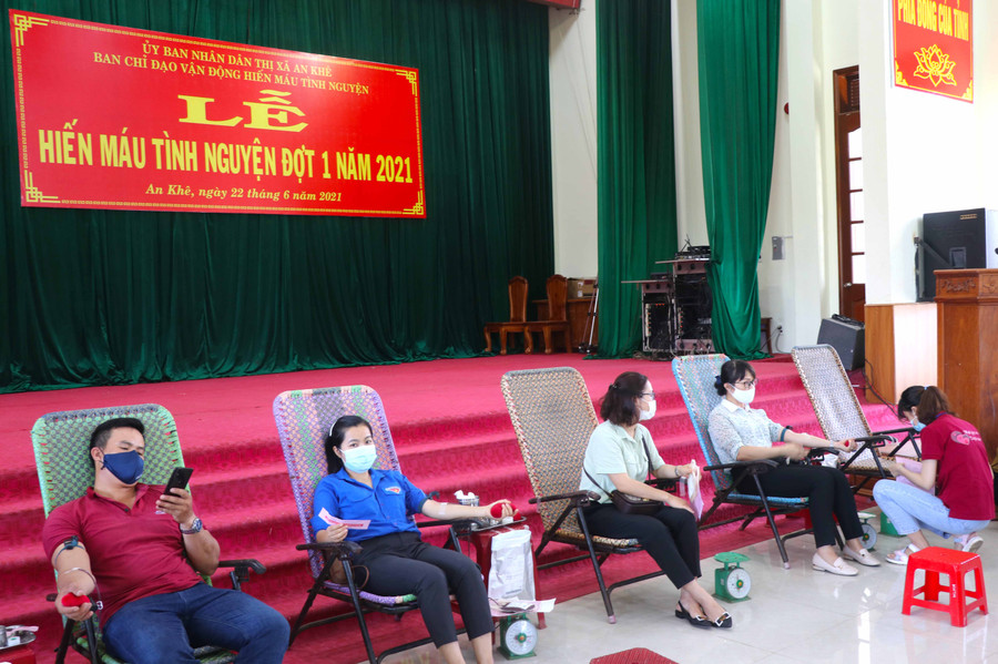 Thị xã An Khê tổ chức hiến máu tình nguyện đợt 1 năm 2021. Ảnh Ngọc Minh