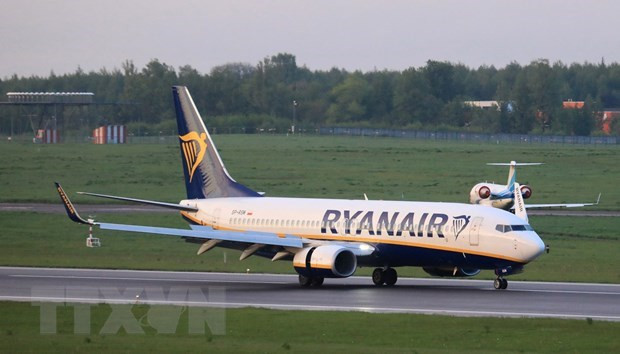 Máy bay của hãng hàng không Ryanair hạ cánh tại sân bay quốc tế Vilnius, Litva, ngày 23/5. (Ảnh: AFP/TTXVN)