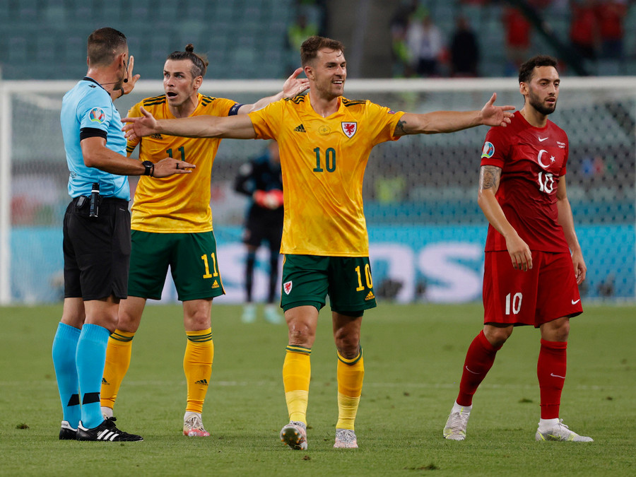 Aaron Ramsey tỏa sáng trong ngày Gareth Bale kiến tạo tốt nhưng lại lỡ quả 11m cho đội tuyển Xứ Wales. Ảnh: REUTERS