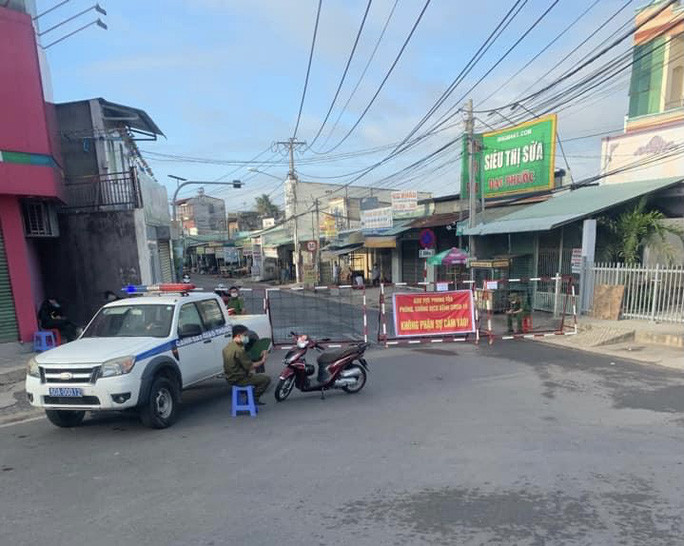 Rạng sáng nay, lực lượng chức năng tiến hành phong toả Rạng sáng nay, lực lượng chức năng tiến hành phong toả