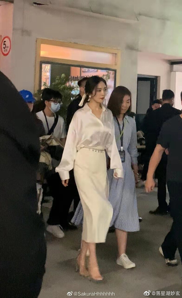 Loạt tấm hình tại sự kiện của cô nàng trở thành chủ đề hot trên MXH, từ khoá 