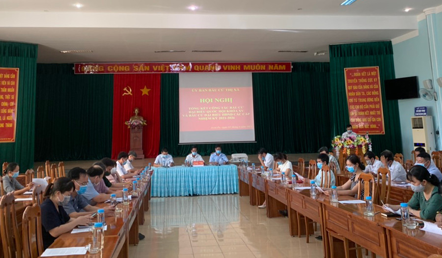  Quang cảnh hội nghị tổng kết công tác bầu cử đại biểu Quốc hội khoá XV và HĐND các cấp nhiệm kỳ 2021-2026 tại thị xã Ayun Pa. Ảnh: Vũ Chi